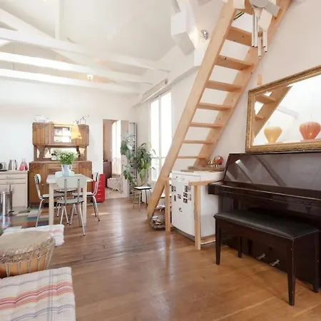 Apartment Duplex Atypique 70m2 Parc De Belleville *